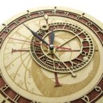 reloj astronomico de madera