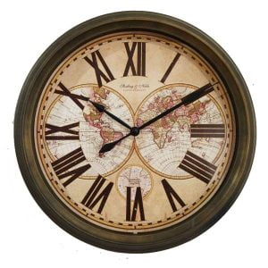 reloj con mapa mundial