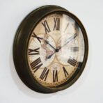 reloj con mapa mundial