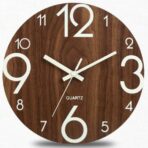 reloj de pared marron