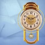 reloj de pared vintage con pendulo