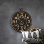 reloj de metal vintage 1