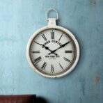 reloj de metal vintage 1