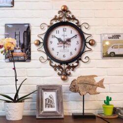 reloj vintage de hierro forjado