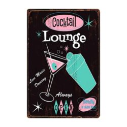 salon de cocteles vintage con placa de metal