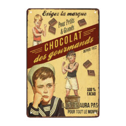 pub de chocolate con placa de metal